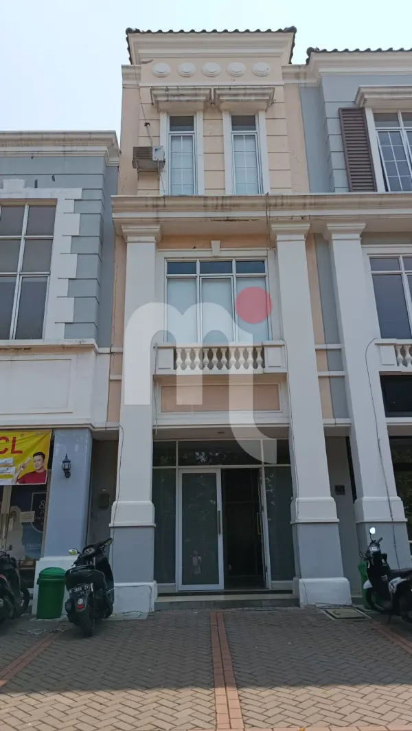 Shophouse in Paramount Square