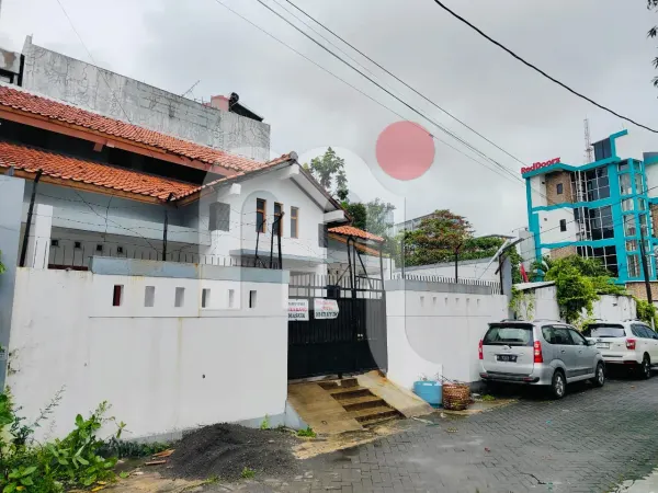 Jln Anggrek 店屋